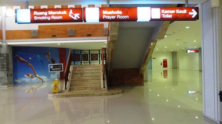 Bali airport smoking area